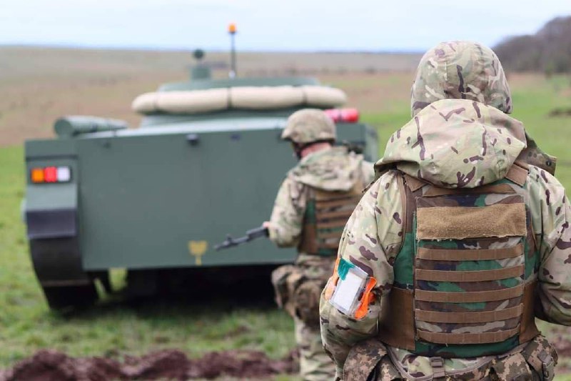 K výcviku ukrajinské armády pod vedením instruktorů z Nového Zélandu používají makety rusk...
